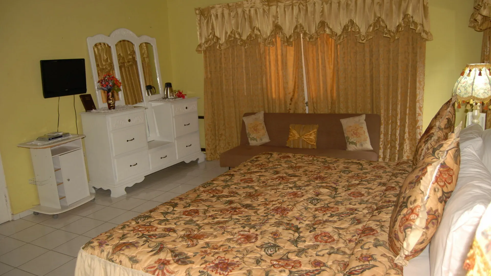Pinkhibiscus Guest House Montego Bay